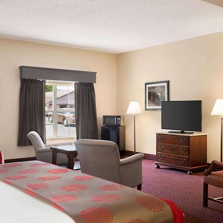 Ramada By Wyndham Pigeon Forge North Hotel Kültér fotó