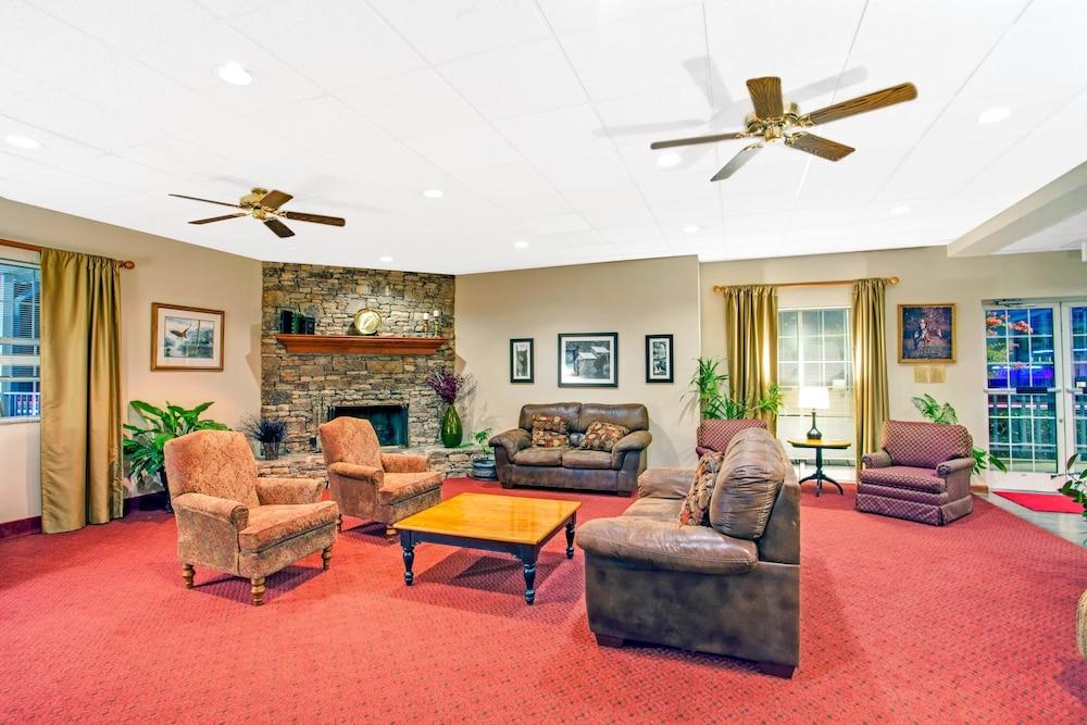 Ramada By Wyndham Pigeon Forge North Hotel Kültér fotó