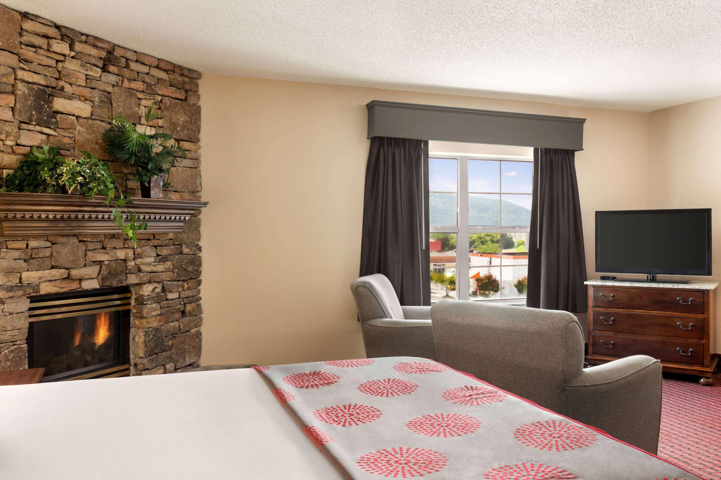 Ramada By Wyndham Pigeon Forge North Hotel Kültér fotó