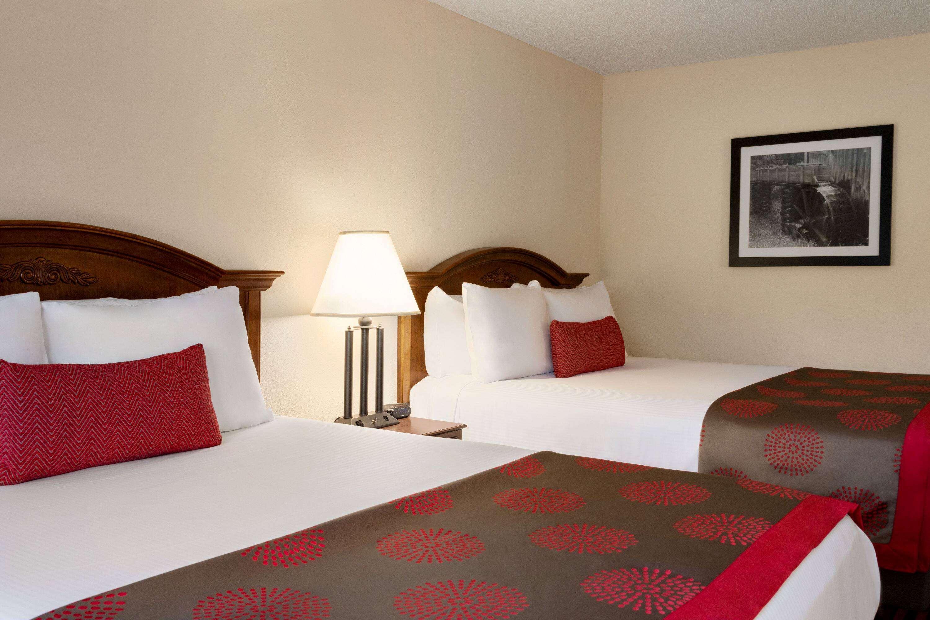 Ramada By Wyndham Pigeon Forge North Hotel Kültér fotó
