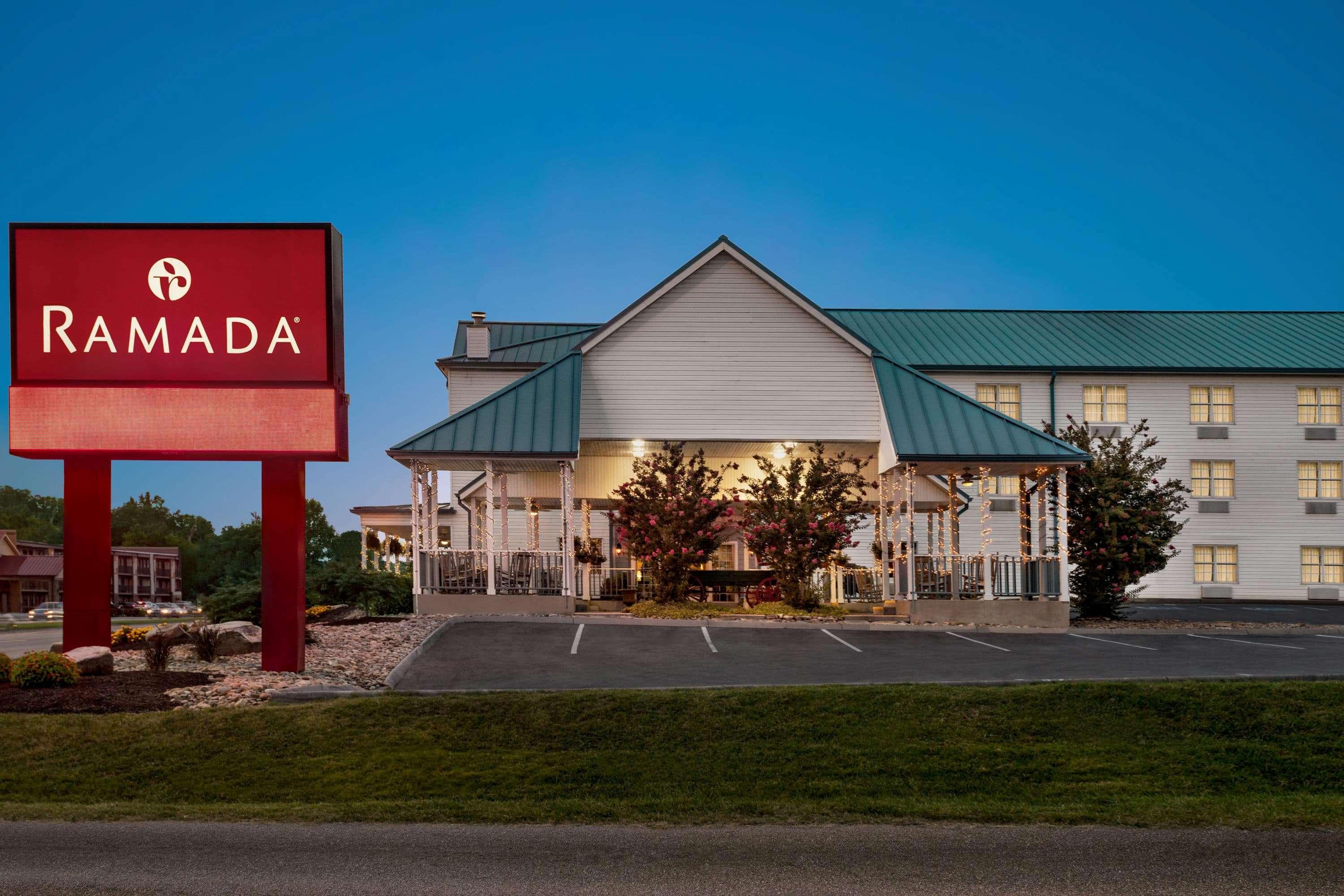 Ramada By Wyndham Pigeon Forge North Hotel Kültér fotó