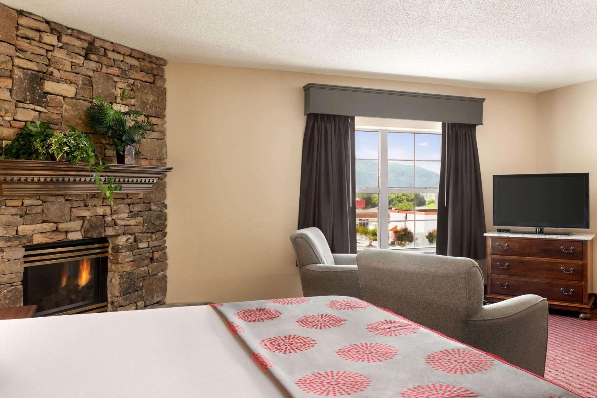 Ramada By Wyndham Pigeon Forge North Hotel Kültér fotó