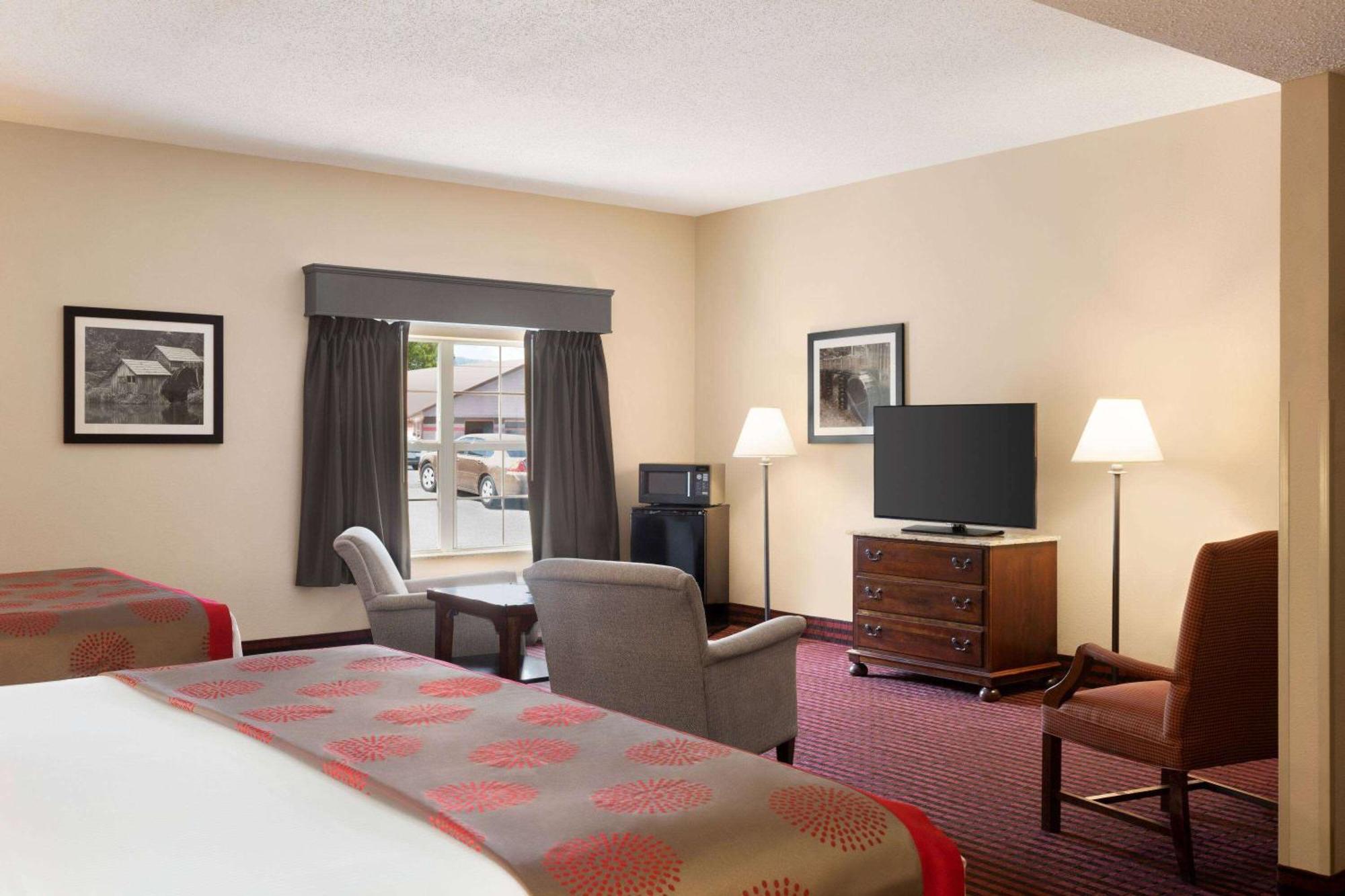 Ramada By Wyndham Pigeon Forge North Hotel Kültér fotó