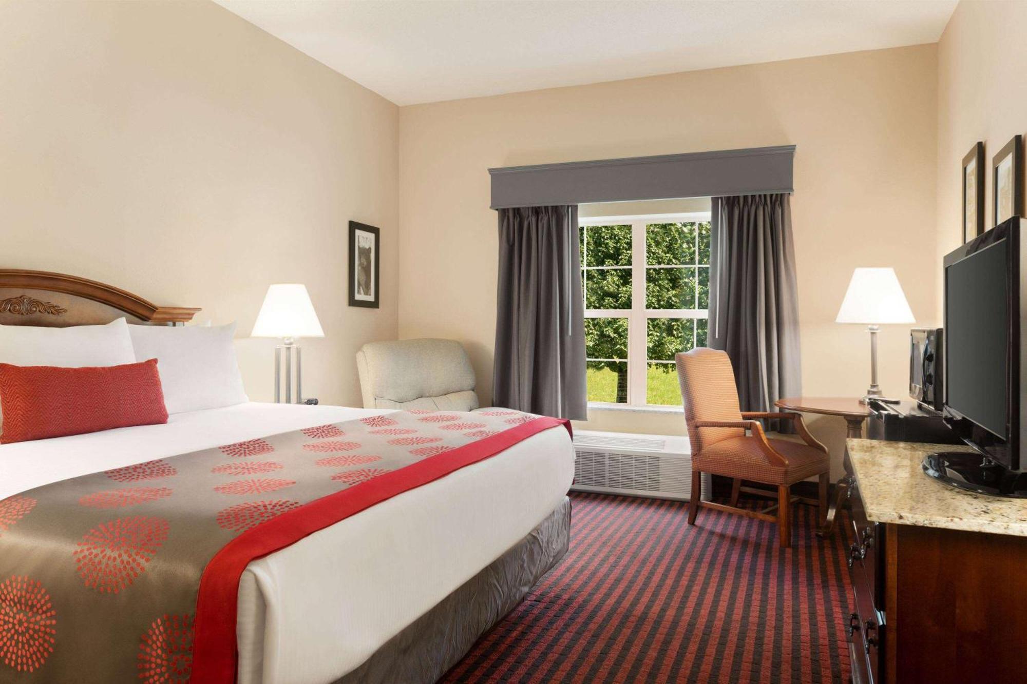 Ramada By Wyndham Pigeon Forge North Hotel Kültér fotó