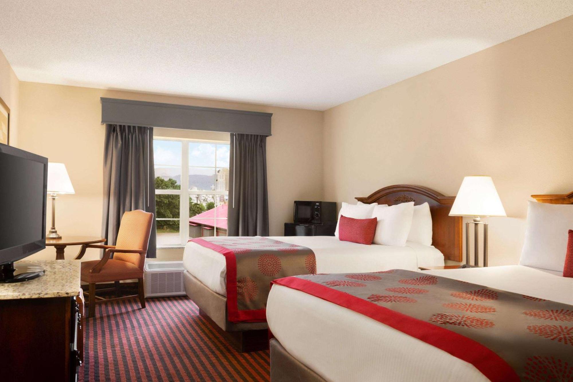 Ramada By Wyndham Pigeon Forge North Hotel Kültér fotó