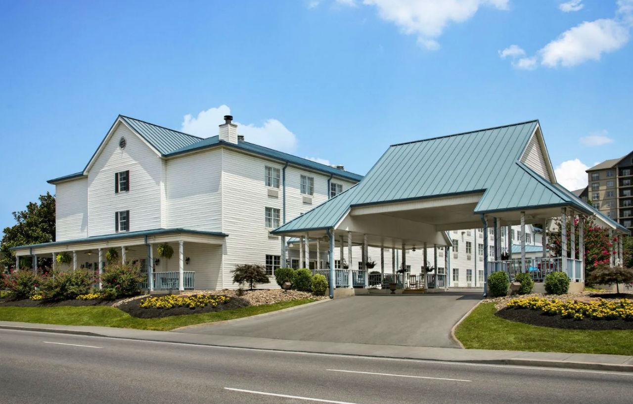 Ramada By Wyndham Pigeon Forge North Hotel Kültér fotó